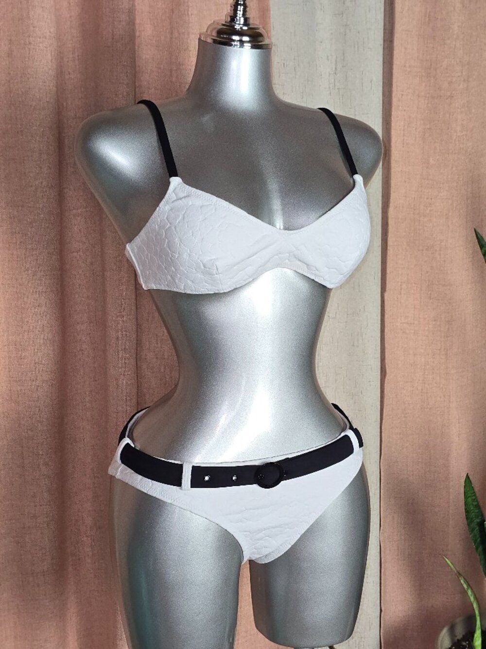NWT Solid & Striped White Embossed Floral Belted Bikini Sz M Top, L Bottoms